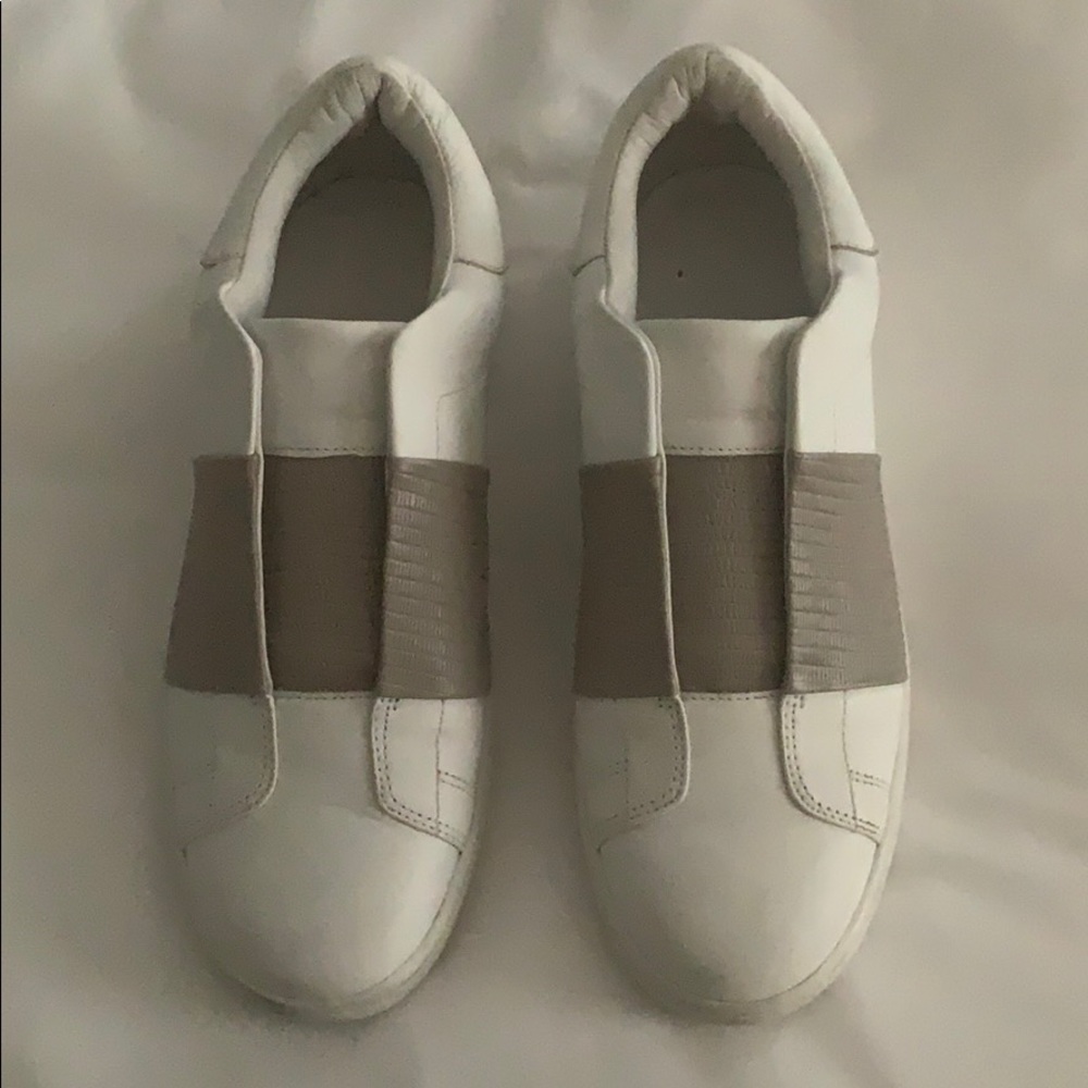 VINCE SLIP ON SNEAKERS